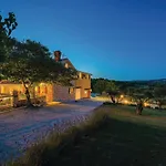 Four-bedroom In بيت للعطل *