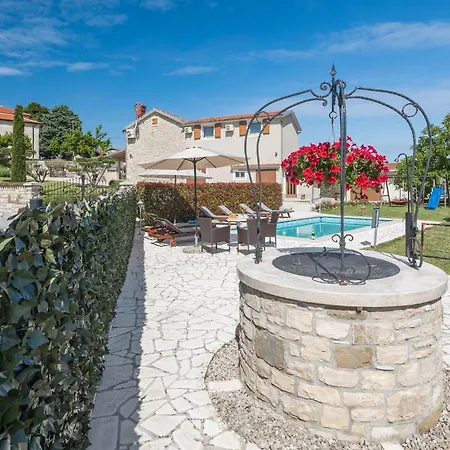 4 Bedroom Awesome In * Nova Vas (Brtonigla)