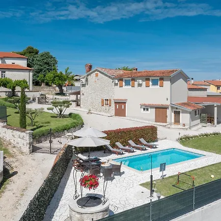 4 Bedroom Awesome In * Nova Vas (Brtonigla)