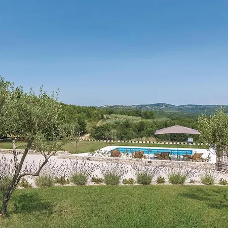 4 Bedroom Awesome In Feriehus Nova Vas (Brtonigla)