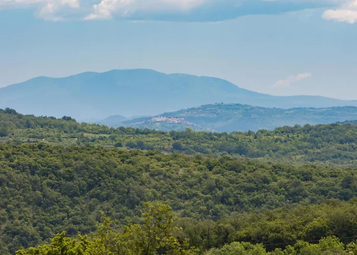 Hébergement de vacances Four-bedroom In *